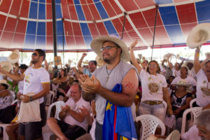 "Agroecologia é vida, agronegócio é morte!", gritaram na plenária os participantes. Foto: Fabio Caffé/Imagens do Povo.